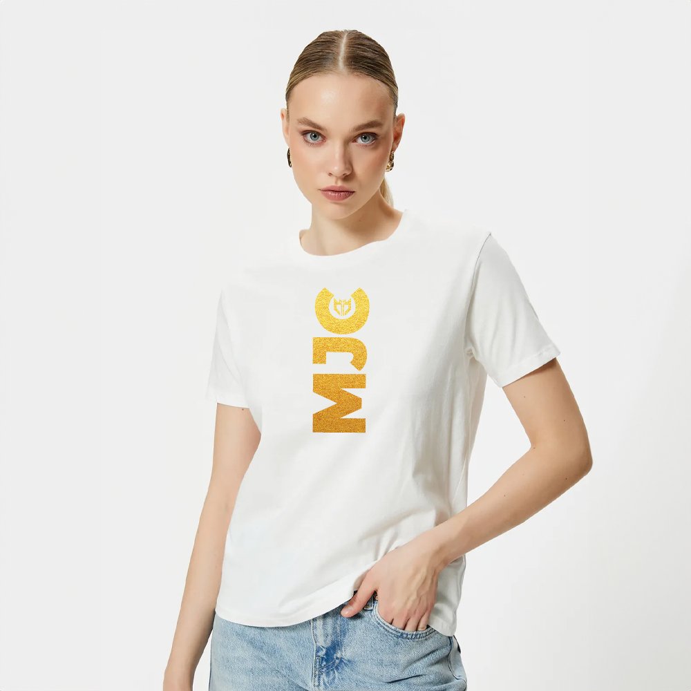 1 white round t shirt