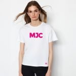 black t shirt women's short sleeve