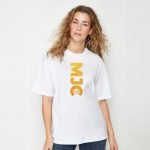 white basic t-shirt for women