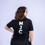 ⁦تيشرت اسود نسائي MJC⁩ - الصورة ⁦2⁩